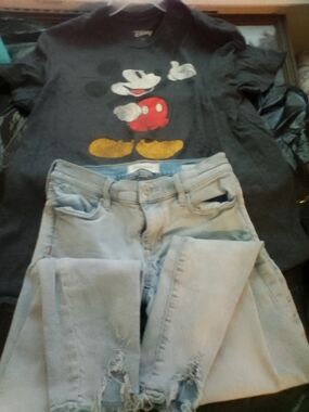 Disney Mickey Mouse Tee with Light Wash Skinny Pacsun Jeans & Crossbody Bag